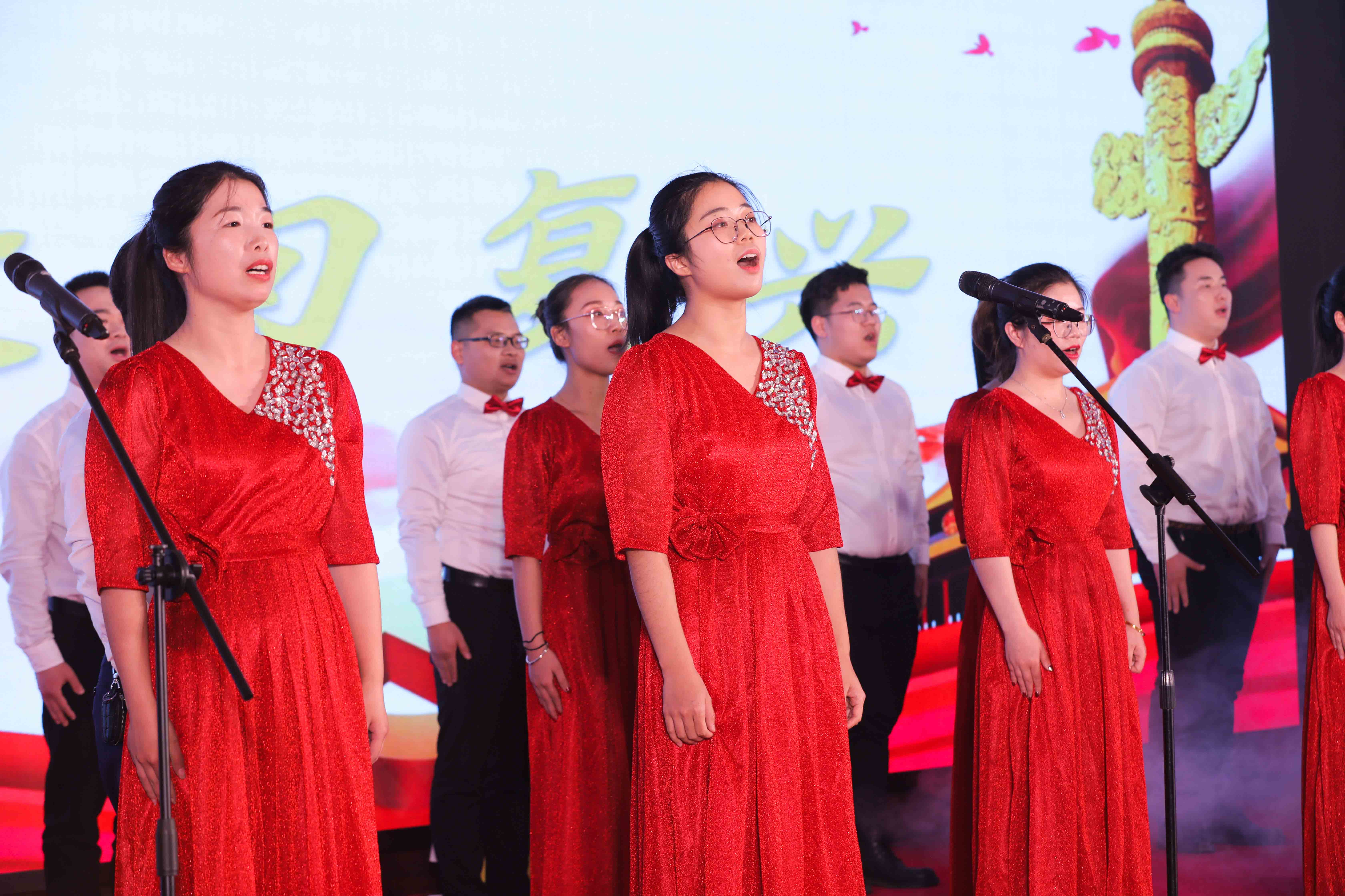 海洋之神590集团2022年《再立异绚烂》迎新文艺晚会开幕_海洋之神590