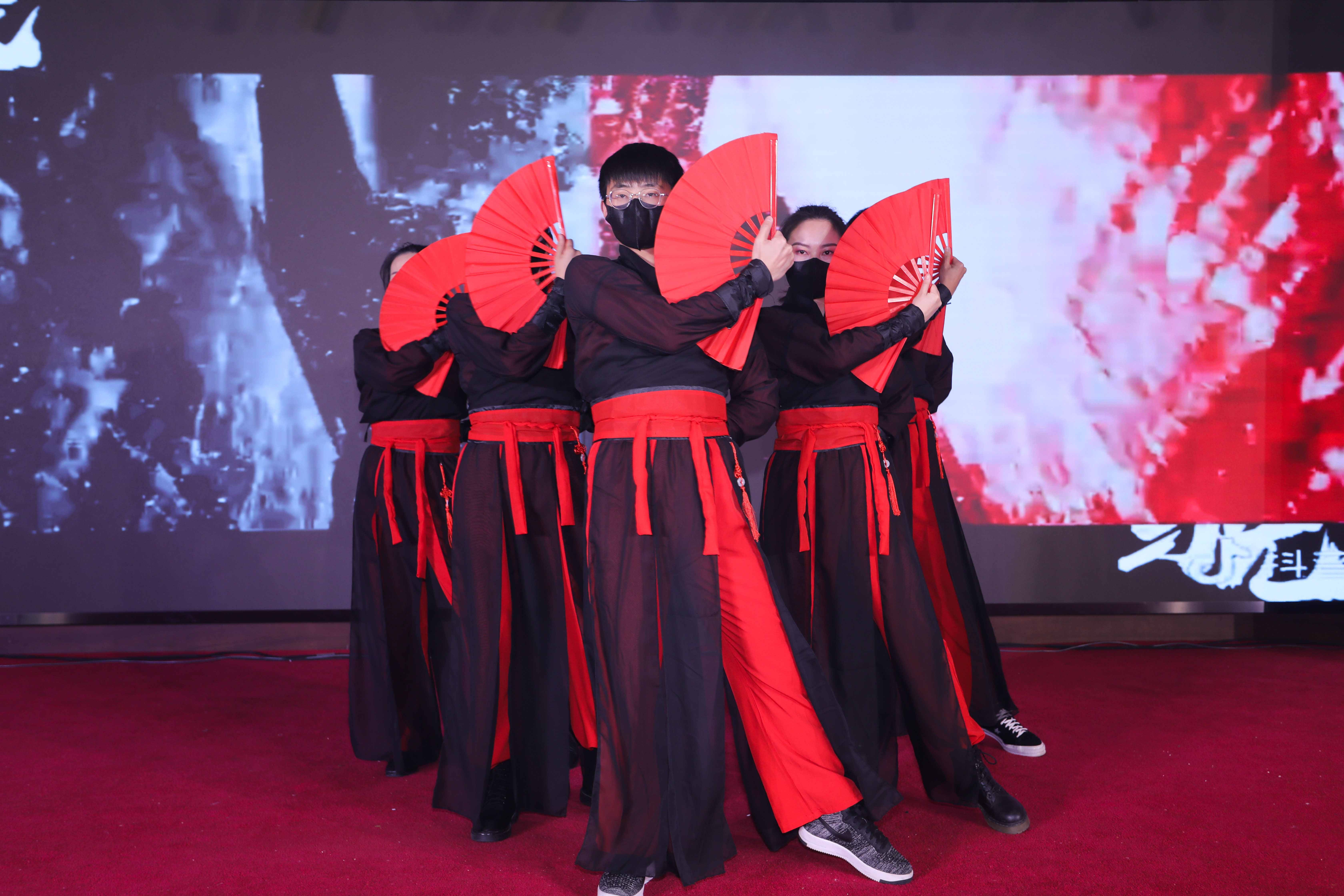 海洋之神590集团2022年《再立异绚烂》迎新文艺晚会开幕_海洋之神590