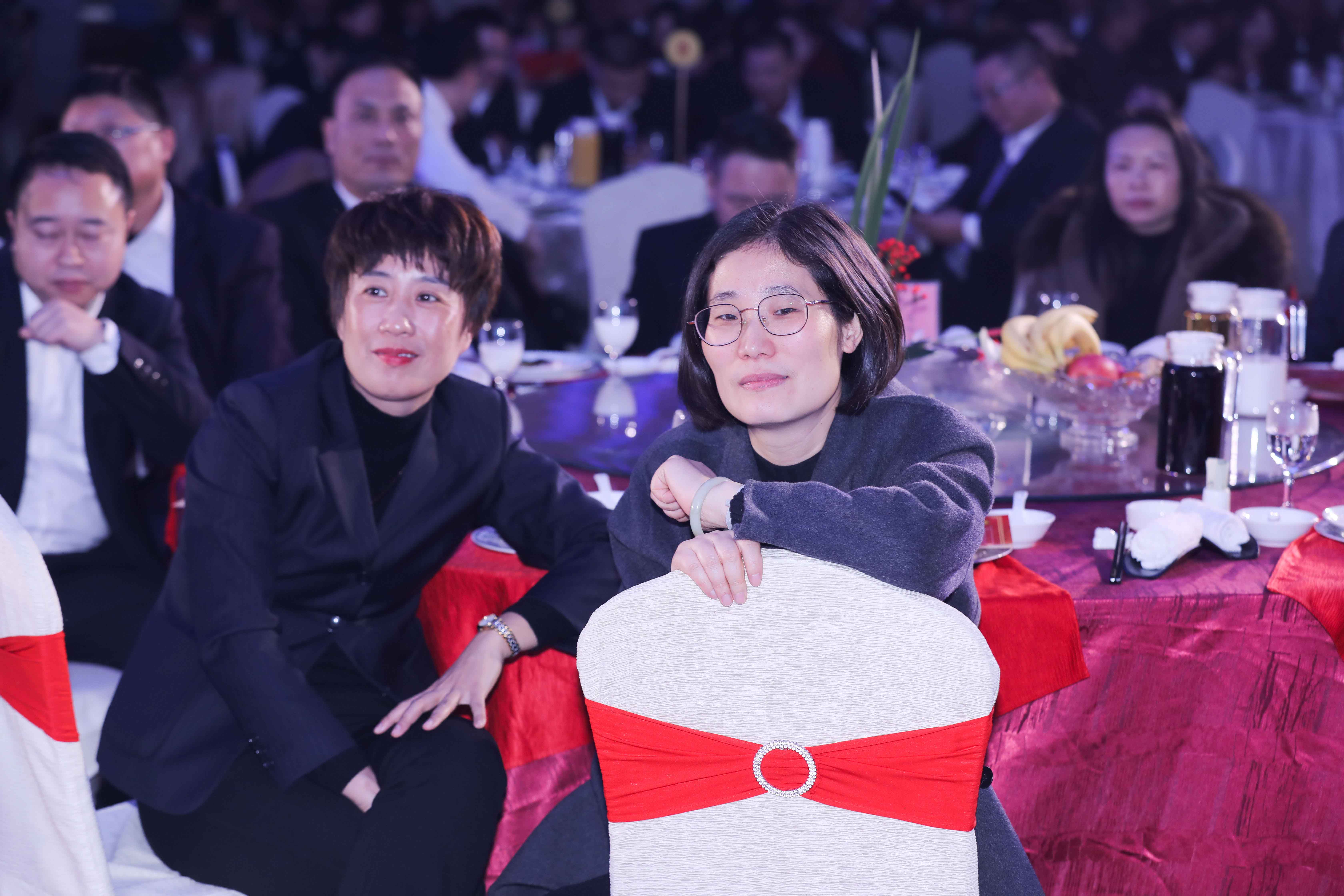 海洋之神590集团2022年《再立异绚烂》迎新文艺晚会开幕_海洋之神590